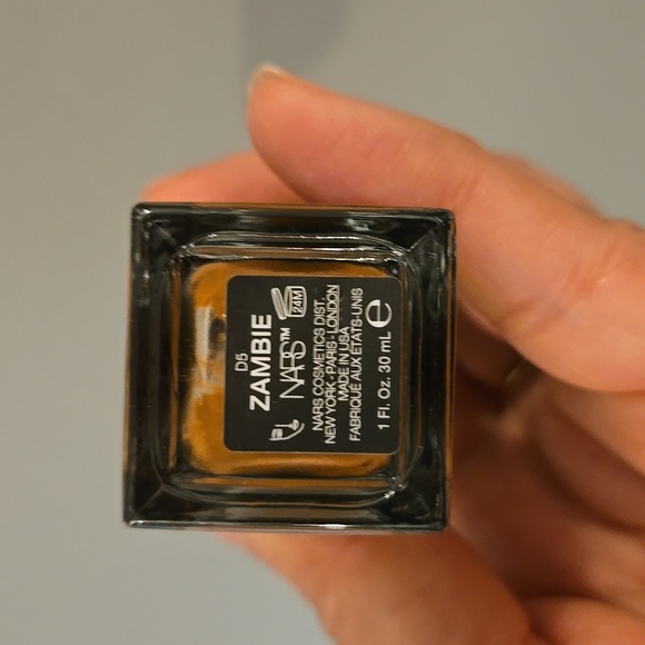 NARS & Wet n Wild Brown Foundation Flawless Finish Bundle - Picture 3 of 5